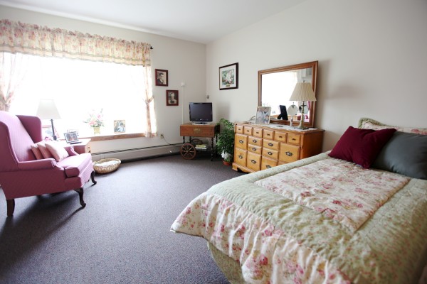 Maplewood of Mt. Pleasant: Private Guest Room