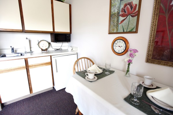 Maplewood of Mt. Pleasant: Private Guest Room
