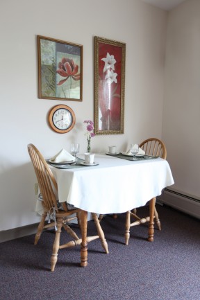 Maplewood of Mt. Pleasant: Private Guest Room