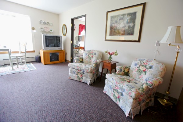Maplewood of Mt. Pleasant: Private Guest Room