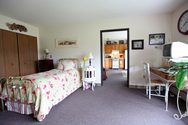 Maplewood of Mt. Pleasant: Private Guest Room